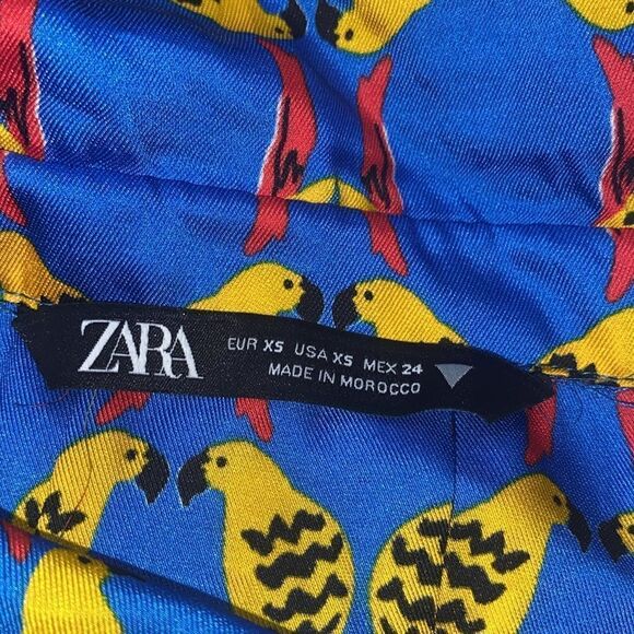 ZARA Wm’s XS Blue Satin Yellow Bird
Print Cropped Button Down Top Blouse - Picture 3 of 4